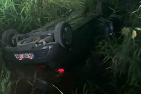 Hızlı tren telaşı kazayla bitti, araç kanala düştü: 2 yaralı