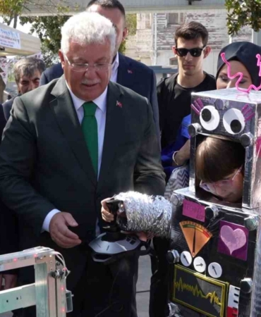 AK Parti milletvekilleri Bakırköy’de sahaya indi
