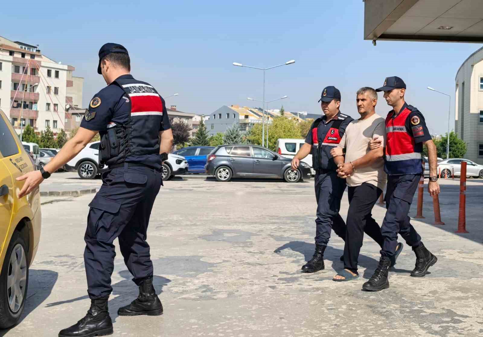 12 yıl hapis cezası olan şahıs jandarmadan kaçamadı
