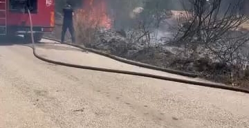 Çalılık alanda çıkan yangın korkuttu