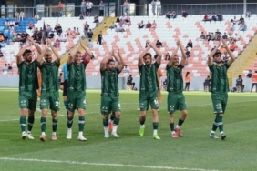Bursaspor, Adanaspor’u 6-0 mağlup etti