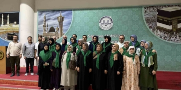 İşitme engellilerin umre heyecanı: Gözyaşları ve dualarla uğurlandılar