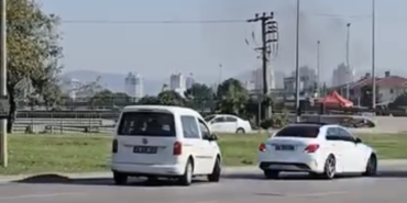 Anayolda geri geri ilerledi, kazaya karıştı olay yerinden böyle kaçtı