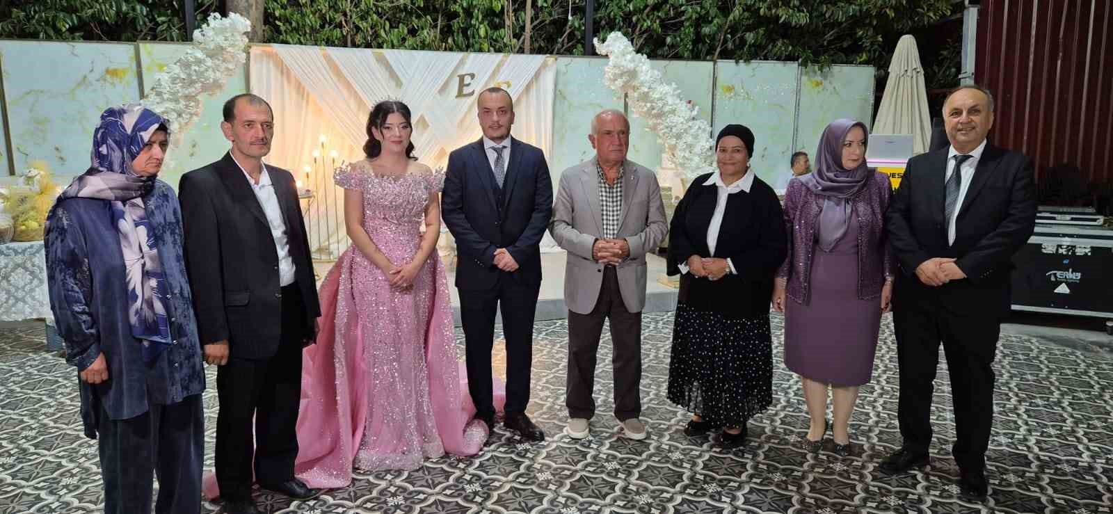 Eski TBMM Başkanı Çiçek’in esprili çıkışı geceye damga vurdu: "Meclis Başkanı racon keser, kurdele kesmez"