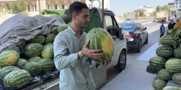 Arnavutköy’de hırsız tezgahtan 15 karpuz çaldı: O anlar kamerada