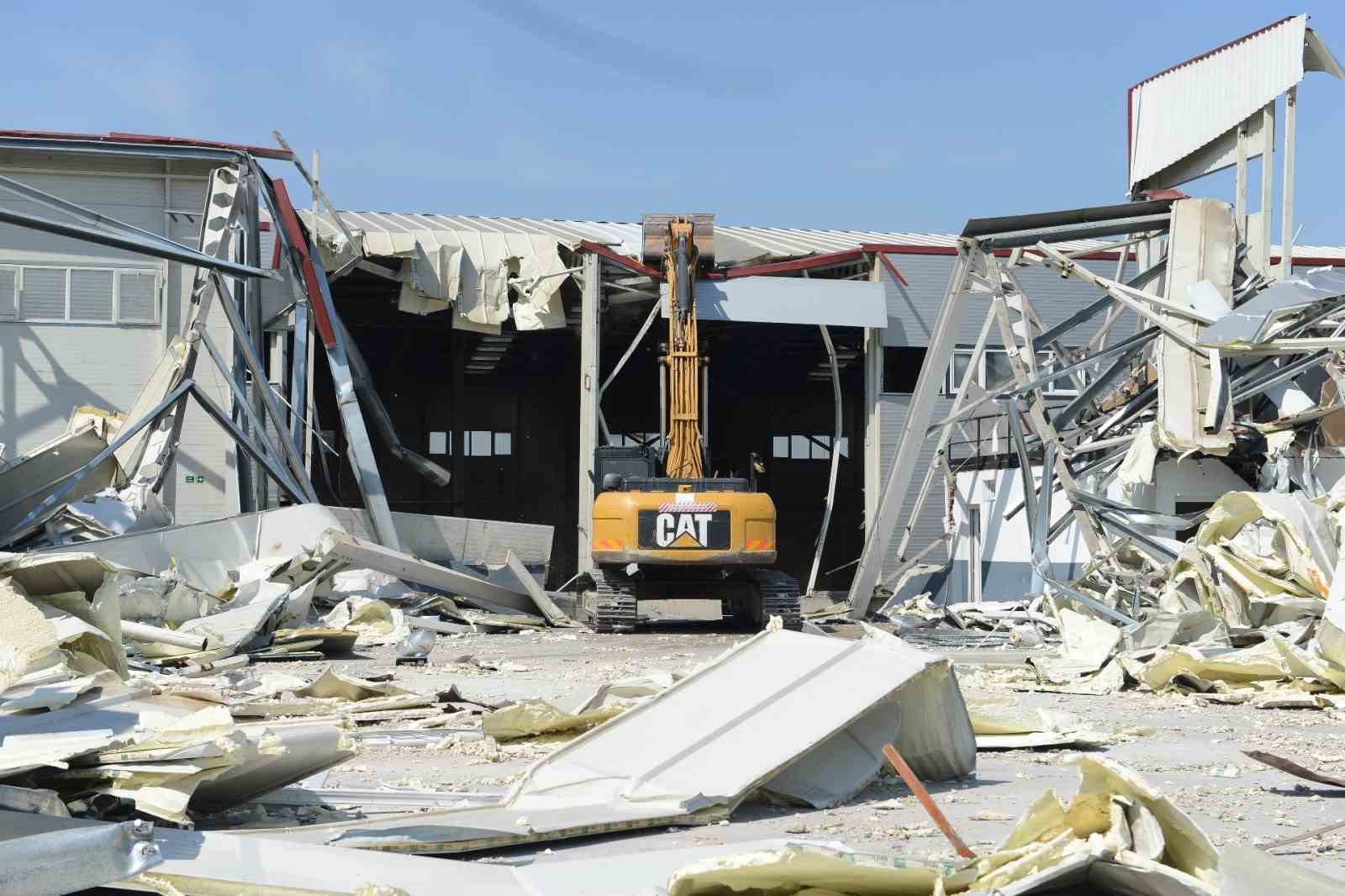 Tahtalı Mahallesi’nde 3 kaçak yapı yıkıldı