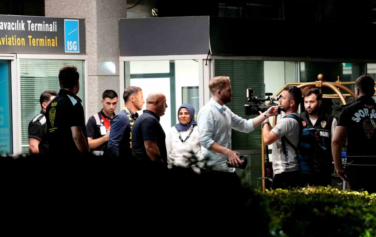 Fenerbahçe’nin yeni teknik direktörü Domenico Tedesco, İstanbul’a geldi