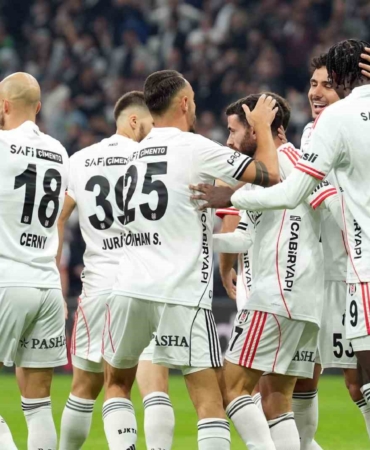 Trendyol Süper Lig: Beşiktaş: 2 - Kocaelispor: 0 (İlk yarı)