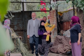 AK Parti heyeti şehit ailesi ile bir araya geldi