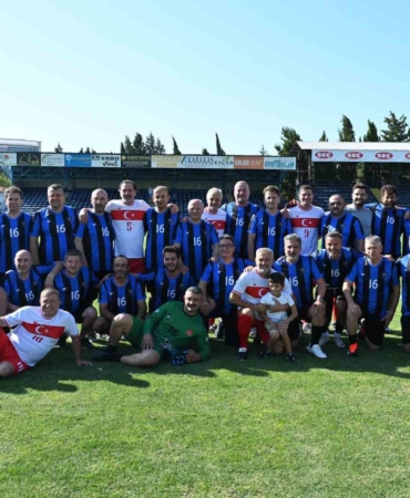 Futbolun efsaneleri Karacabey için sahaya çıktı