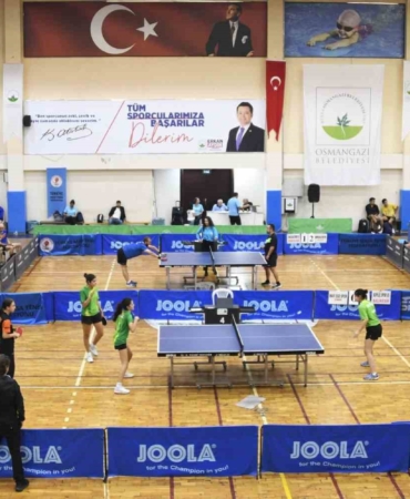 Osmangazi Belediyesi, masa tenisine ev sahipliği yaptı