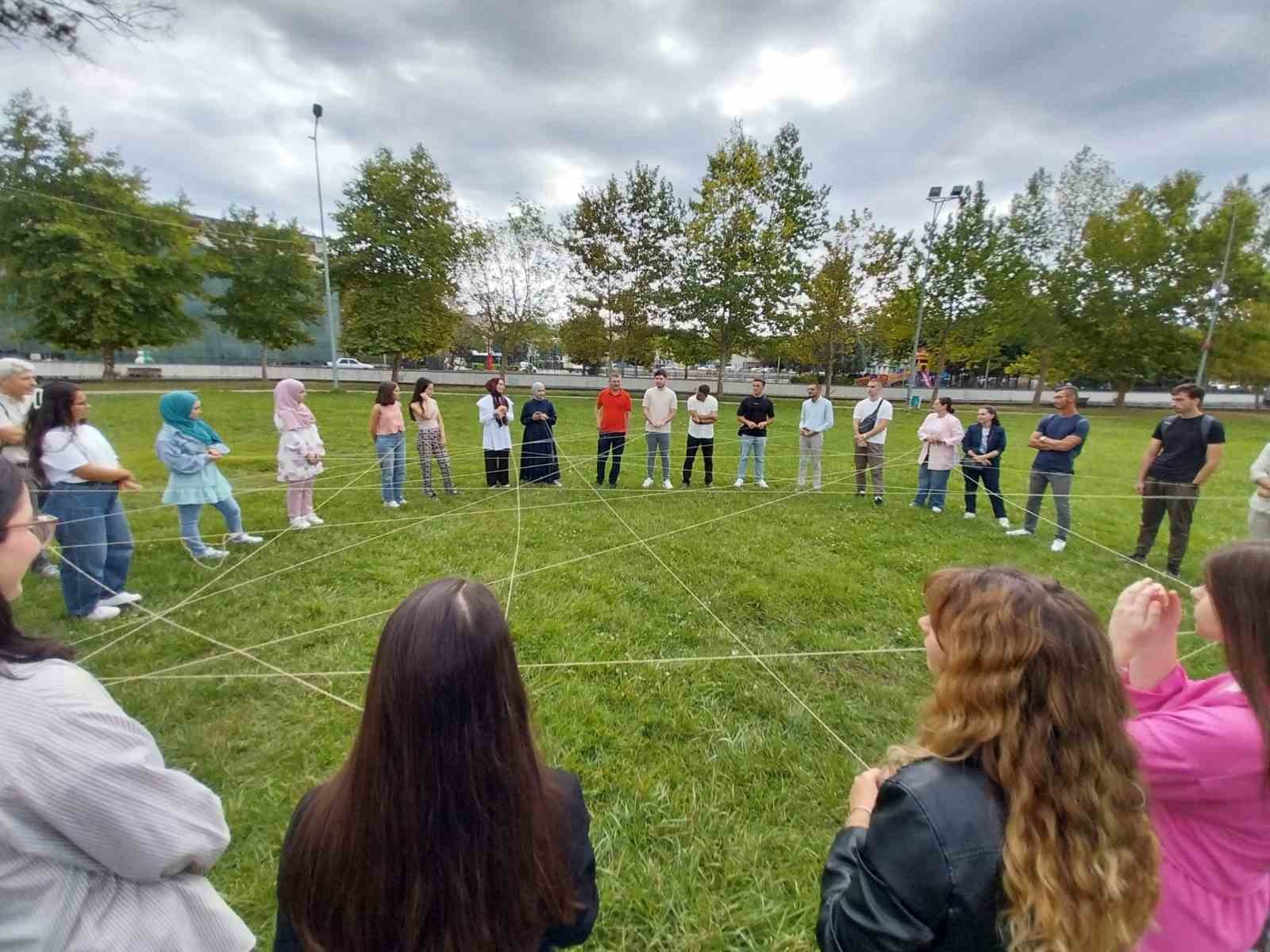 Bulgaristan’dan gelen gençler Kocaeli’de eğitim kampında