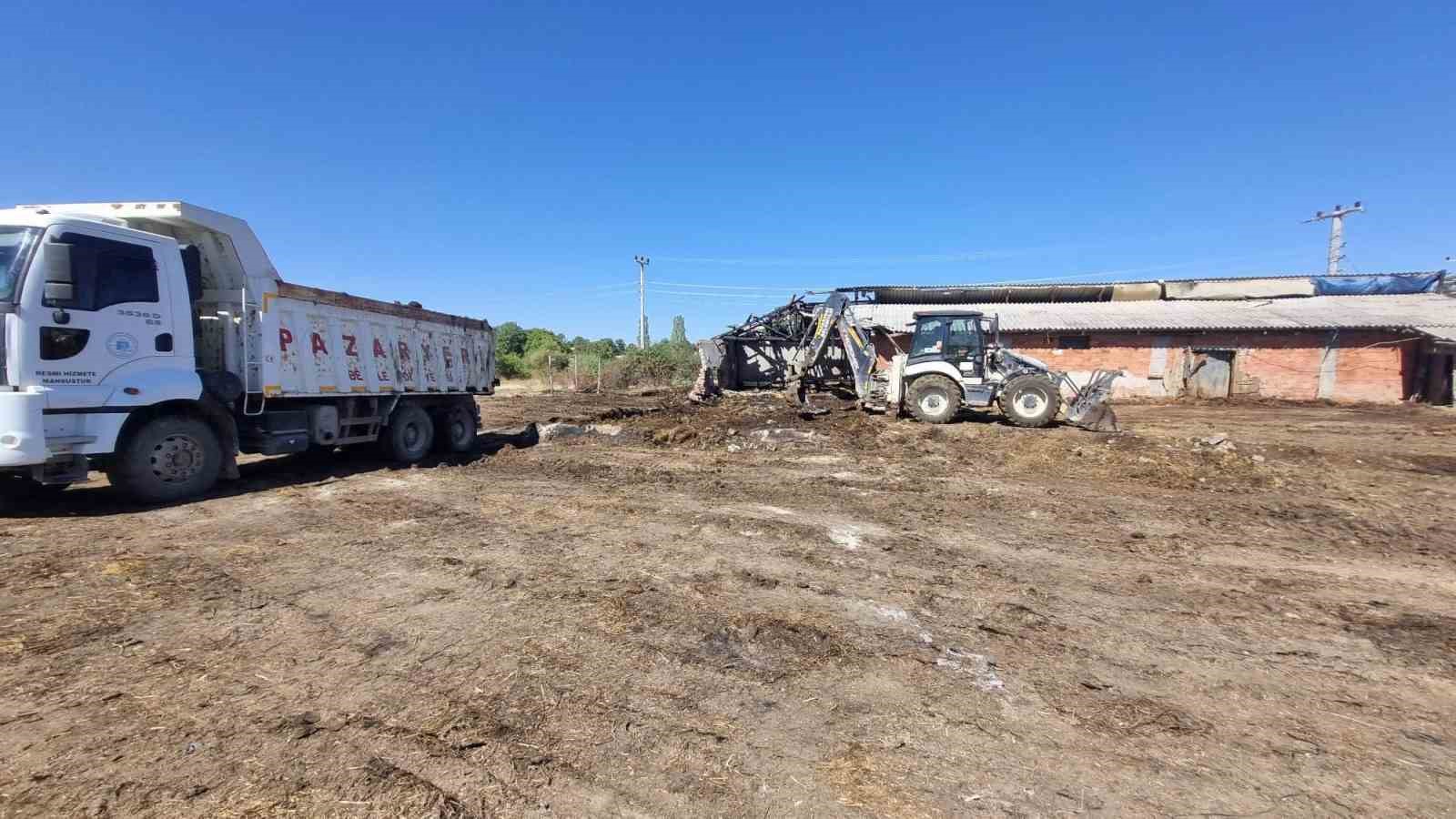 Pazaryeri’nde yangın mağduru çiftliğe belediyeden destek