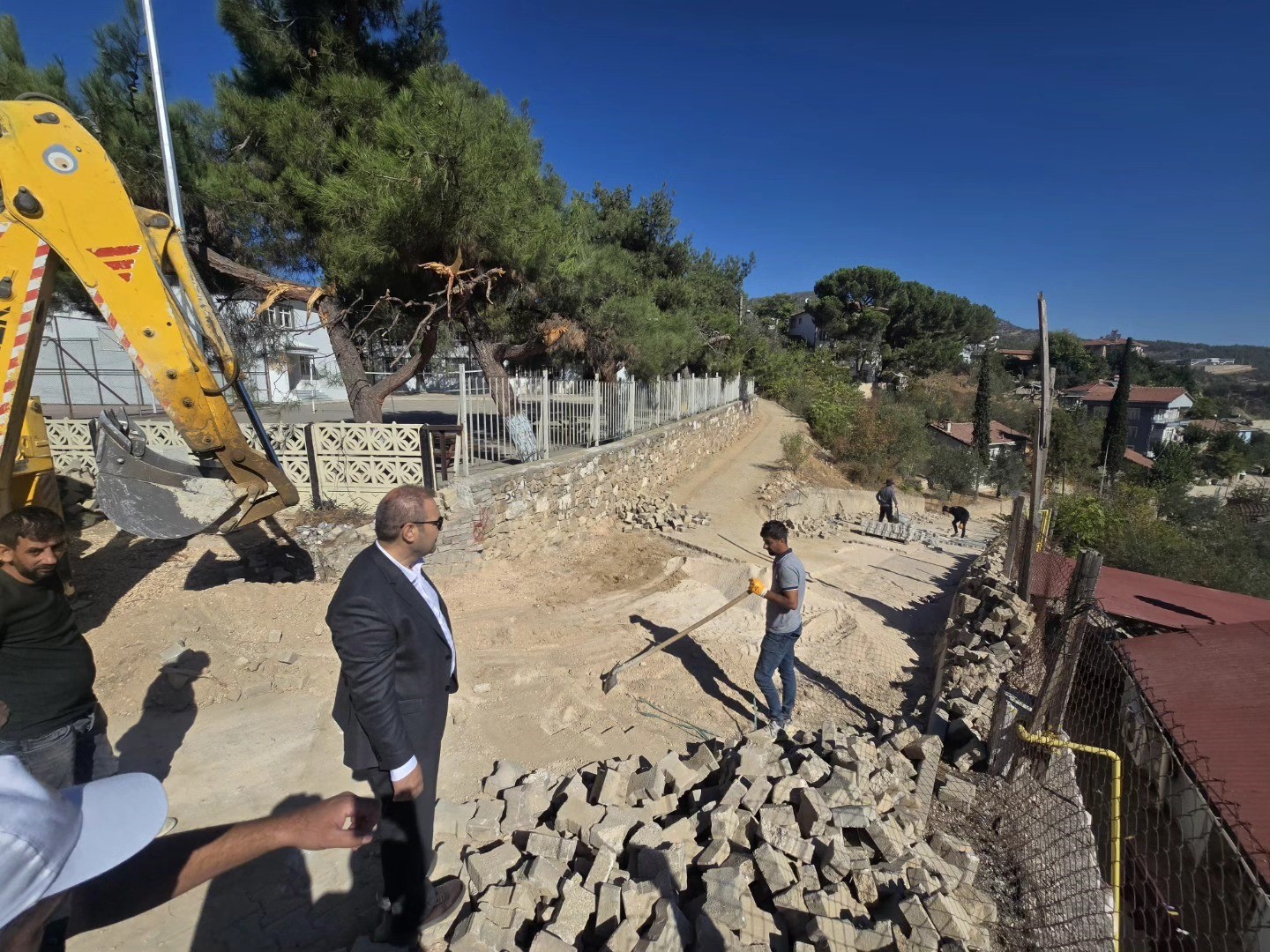 Bayırköy’de yol konforu için parke çalışmaları