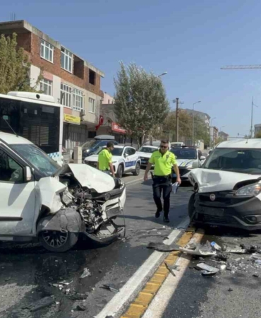 Tekirdağ’da 3 kişinin yaralandığı ağlatan kaza kamerada