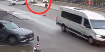 Yayaların ölümden döndüğü anlar kamerada