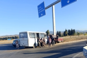 Çanakkale’de işçi minibüs ile hafif ticari araç çarpıştı, kaza ucuz atlatıldı