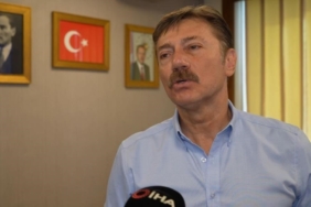 Bahçelievler Belediye Başkanı Hakan Bahadır, işgaliye indirimini reddeden CHP’yi pankartla vatandaşa şikayet etti