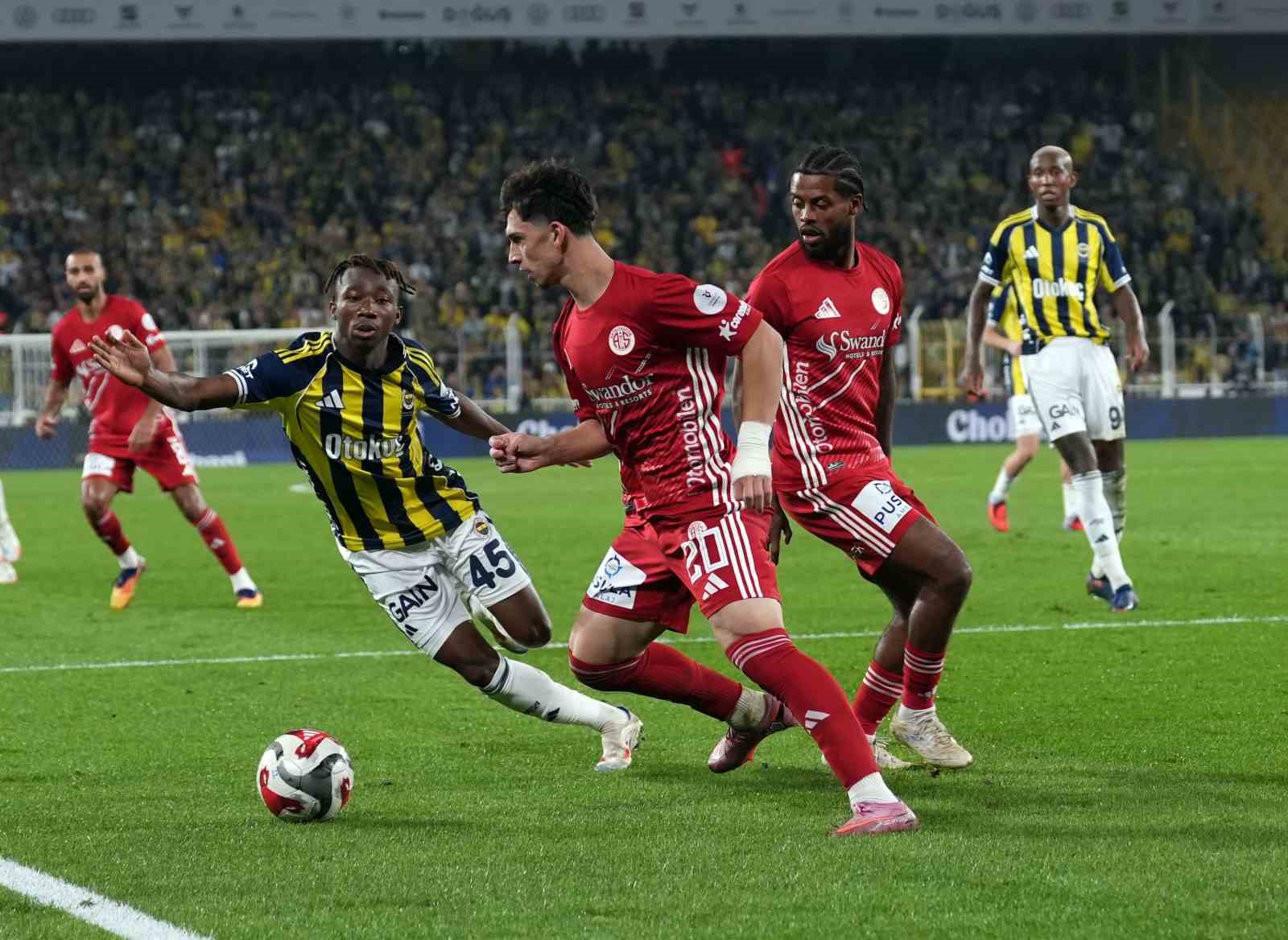 Trendyol Süper Lig: Fenerbahçe: 2 - Antalyaspor: 0 (Maç sonucu)