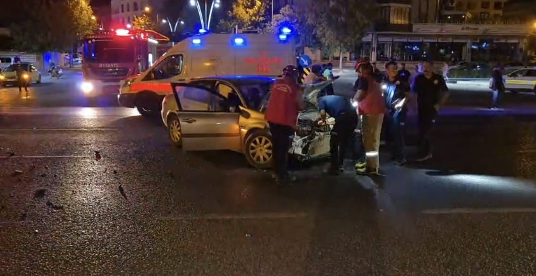 Edremit’te kavşakta kaza: 1 yaralı