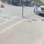 Bursa’da el freni çekilmeyen otomobil metrelerce geri gelip kuyumcuya daldı: 500 bin lira zarar