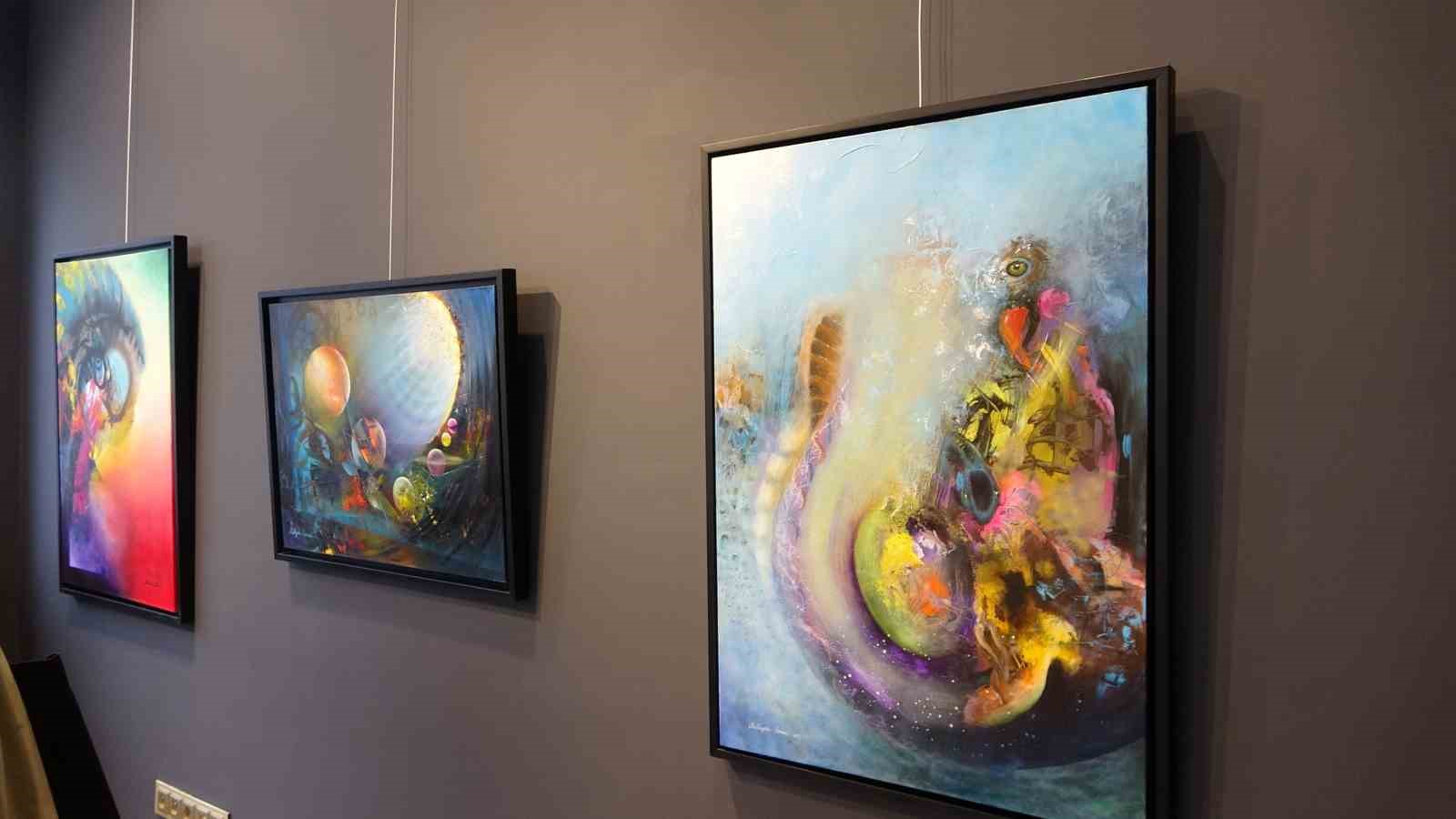 Rübeyda Erman’ın "Renkli Portal" sergisi yoğun ilgi gördü