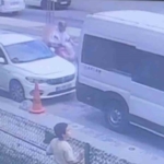 Arnavutköy’de yol verme tartışması kazayla sonlandı: Otomobil motosikletliye çarptı