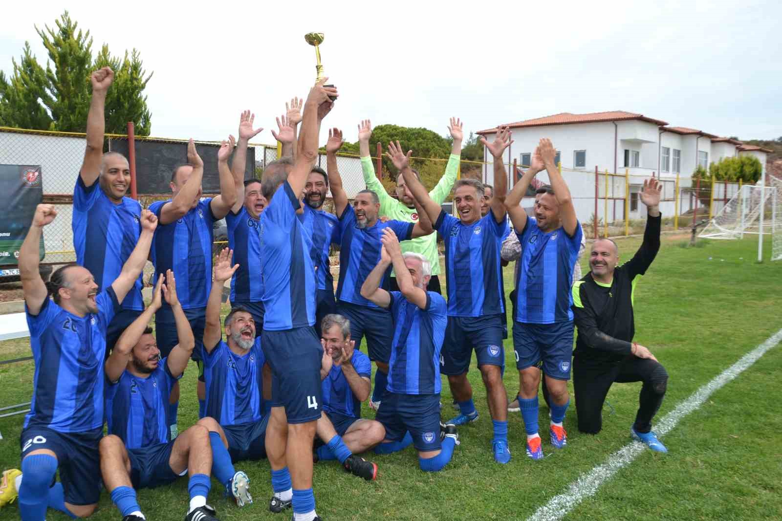 Ayvalık’ta yapılan 8. Dostluk ve Kardeşlik Masterler Futbol Turnuvası tamamlandı