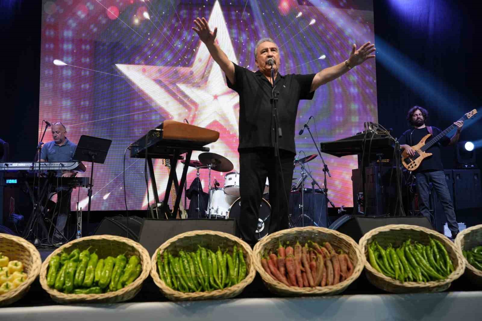 Bursa’da Pamela ve Ümit Besen rüzgarı