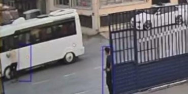 Sürücüsüz ilerleyen aracı böyle durdurdu