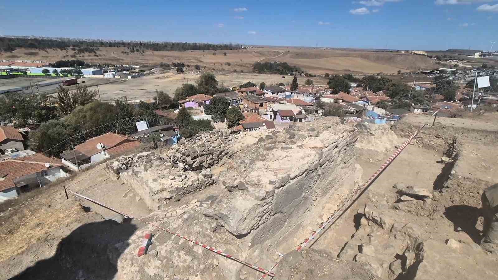 Çorlu Kalesi’nde kazı çalışmaları sürüyor