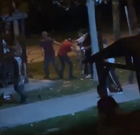 Esenyurt’ta gençler arasında tekmeli yumruklu kavga