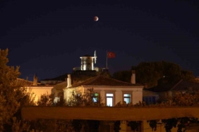"Kanlı Ay" Ayvalık’tan görüntülendi