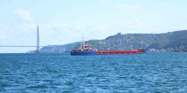 İstanbul Boğazı’nda kaza yapan "ARTVİN" isimli gemi Sarıyer’e getirildi