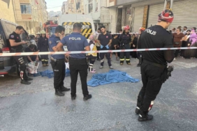 Esenyurt’ta servis minibüsü anne-oğula çarptı: 1 yaşındaki çocuk öldü