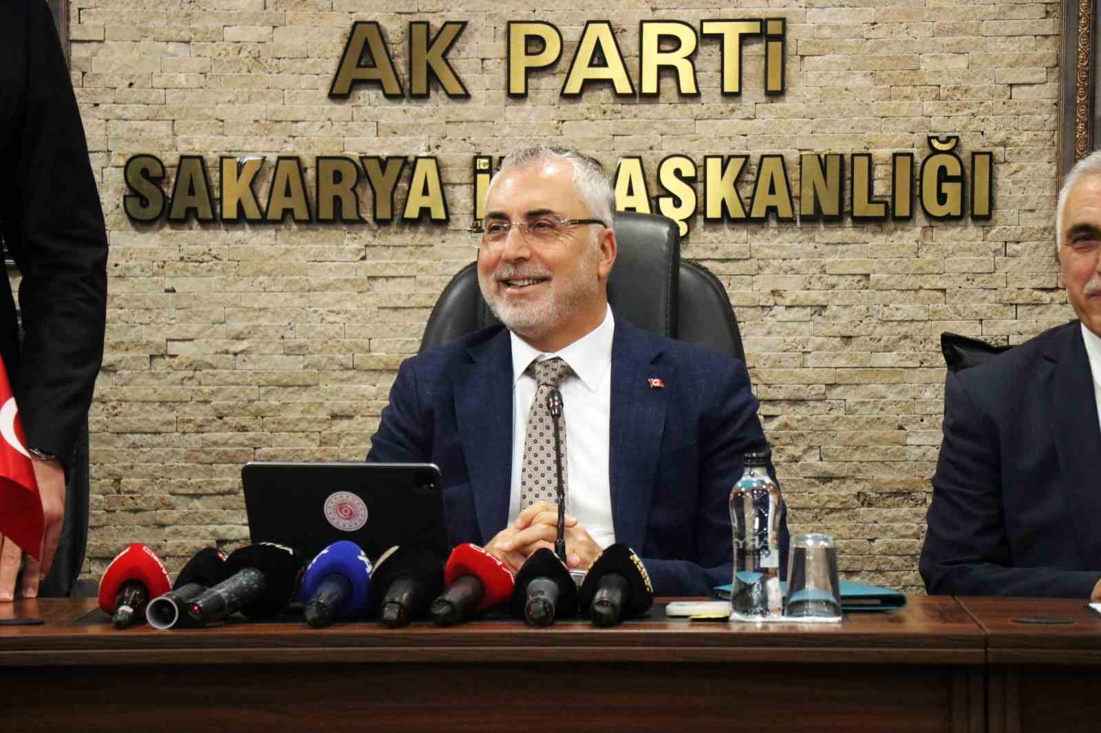 Çalışma ve Sosyal Güvenlik Bakanı Işıkhan: "İşsizlik oranı 0,4 puan düşerek yüzde 8 seviyesinde gerçekleşti"