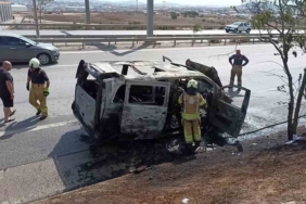 Kurtköy’de hafif ticari araç alev alev yandı