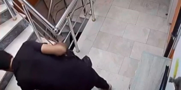 Numaralarına bakıp ayakkabıları çaldı