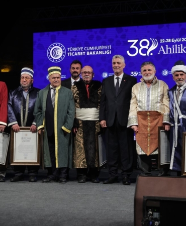 Yarım asırlık süpürge ustasına ahilik beratı