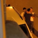 Köşeye sıkıştırdıkları genci önce dövüp sonra motor anahtarını aldılar
