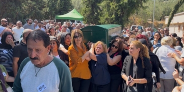 Ankara’da 5 yaşındaki kızının gözü önünde öldürülen Başak Gürkan Arslan toprağa verildi, tabutunu kadınlar taşıdı