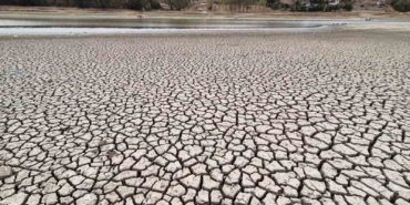 Gölet kurumaya yüz tuttu: Çatlaklar oluştu
