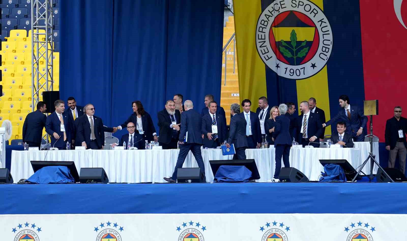 Fenerbahçe’de olağanüstü seçimli genel kurul toplantısı başladı