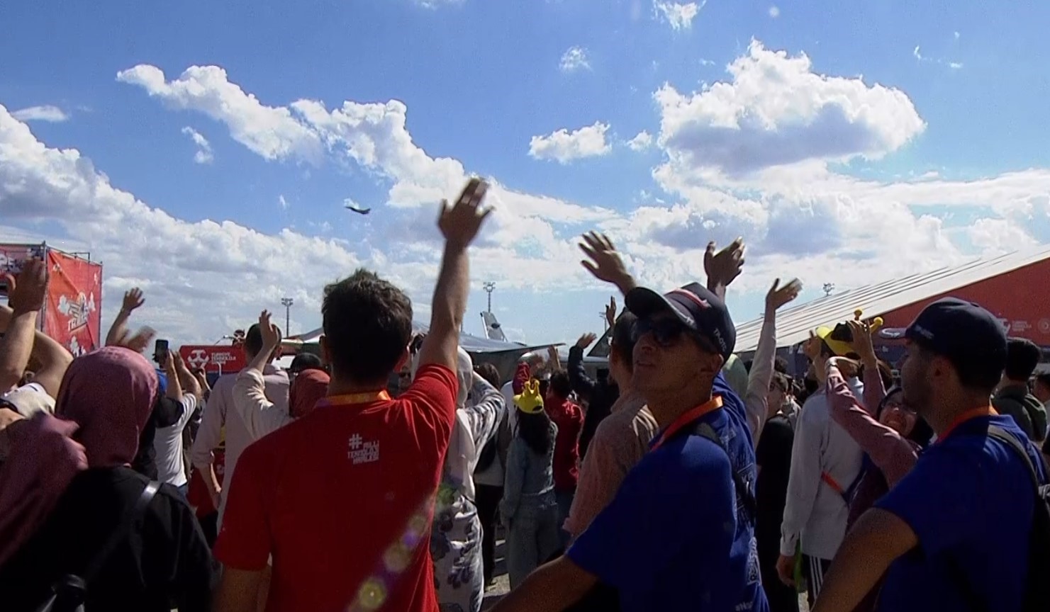 SOLOTÜRK, TEKNOFEST’te gösteri uçuşu yaptı