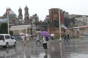 Taksim’de yağışlı hava etkisini sürdürüyor