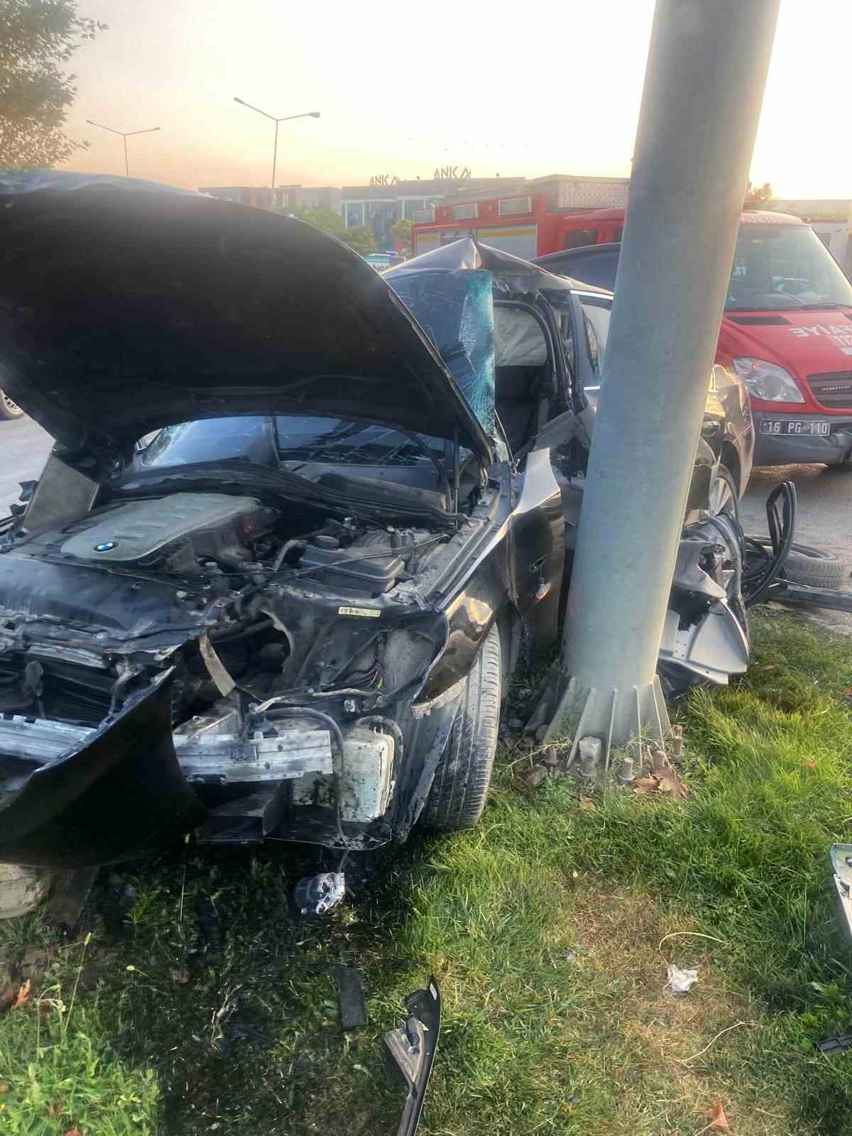 Direğe çarpan aracın sürücüsü ağır yaralandı