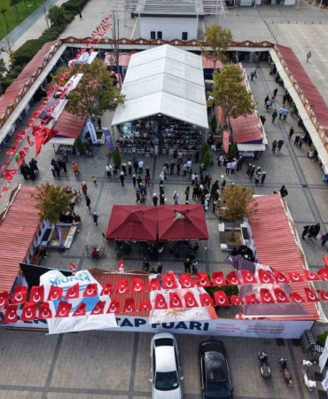 Pendik sahili kitap kokusu sardı: 10’uncu Pendik Kitap Fuarı başladı