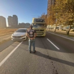 Gaziosmanpaşa’da tırı bisiklet yoluna park eden sürücü "pes" dedirtti