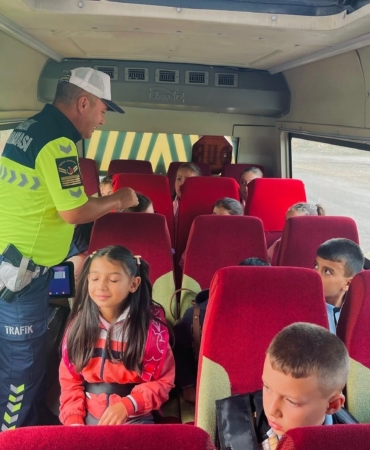 Öğrencilerin güvenliği için emniyet ve trafik tedbirlerini en üst seviyeye çıkarıldı