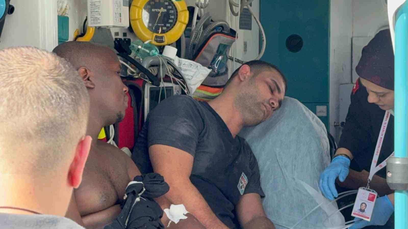 Kağıthane’de oto bakım tamir servisinde yangın paniği: 3 işçi dumandan etkilendi